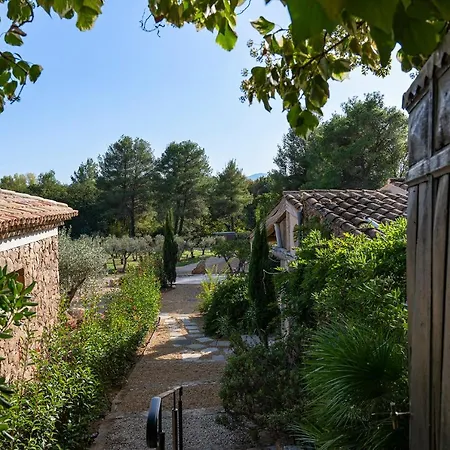 לינה וארוחת בוקר Le Clos De Mansart *